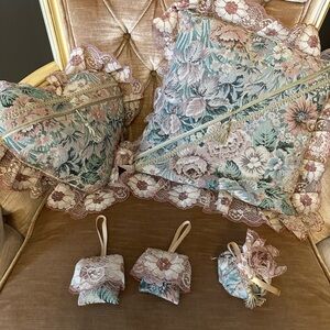 EUC SET OF VINTAGE SECRET GARDEN TAPESTRY AND LACE DECORATOR PILLOWS AND SACHETS
